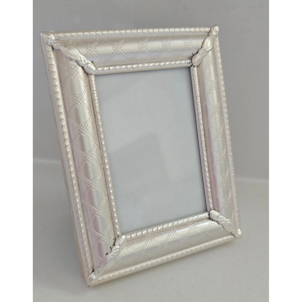 Vintage Style Silver Embossed Lattice Floral Photo Frame Tabletop Decor